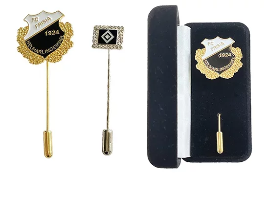 Anstecknadeln und ein Etui
