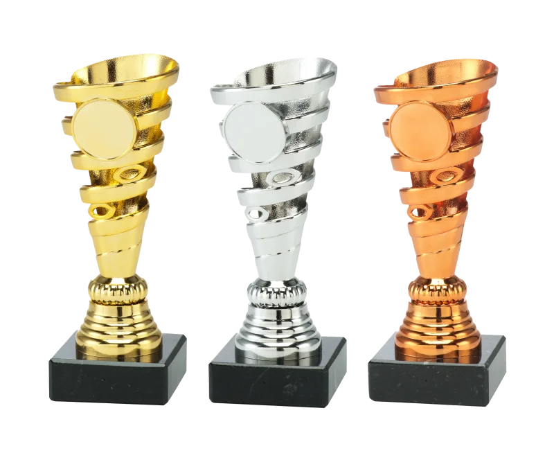 Moderner gedrehter Pokal in Gold, Silber und Bronze
