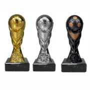 Fußball-Cup in 4 Farben
