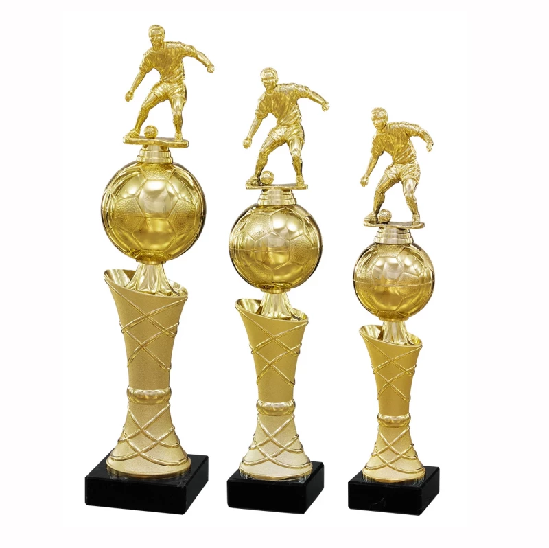 Serie Fußballpokal Kunststoff in 3 Größen gold