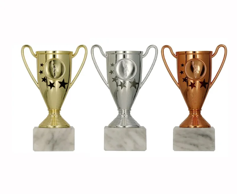 3 Henkelpokale in Gold, Silber und Bronze