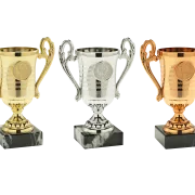 3 Henkelpokale in Gold, Silber und Bronze