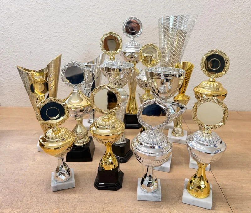 PDR Mix of trophies in various shapes 30 pieces