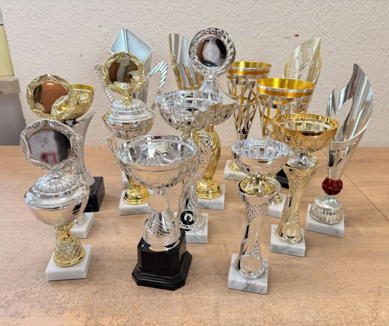 PDR Mix of trophies in various shapes 30 pieces