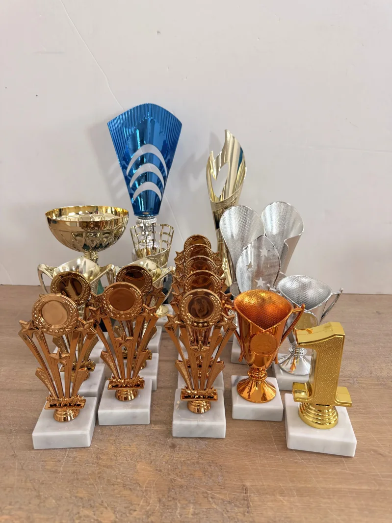 Moderner Pokal Silber