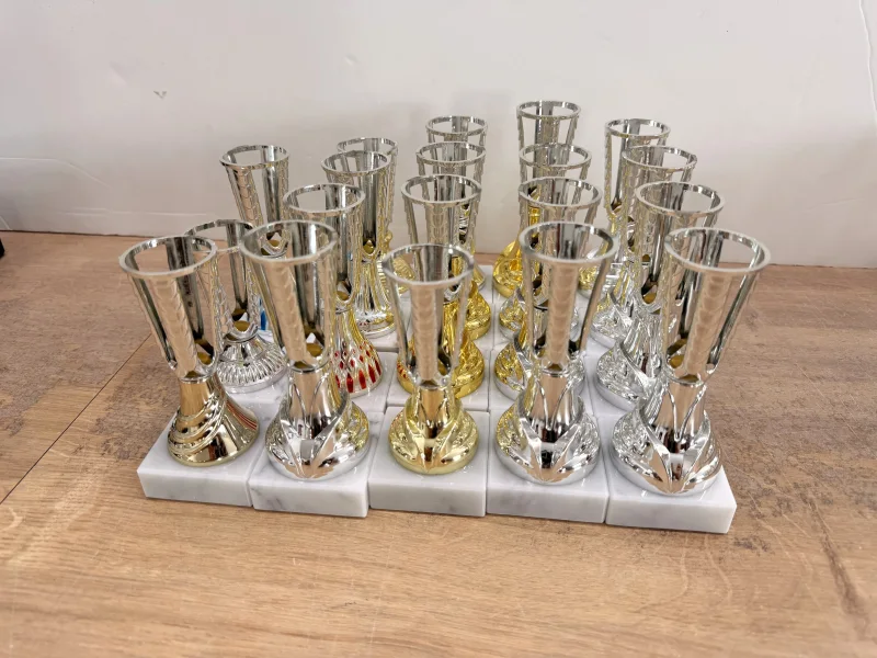 PDR Mix of trophies in various shapes 125 pieces
